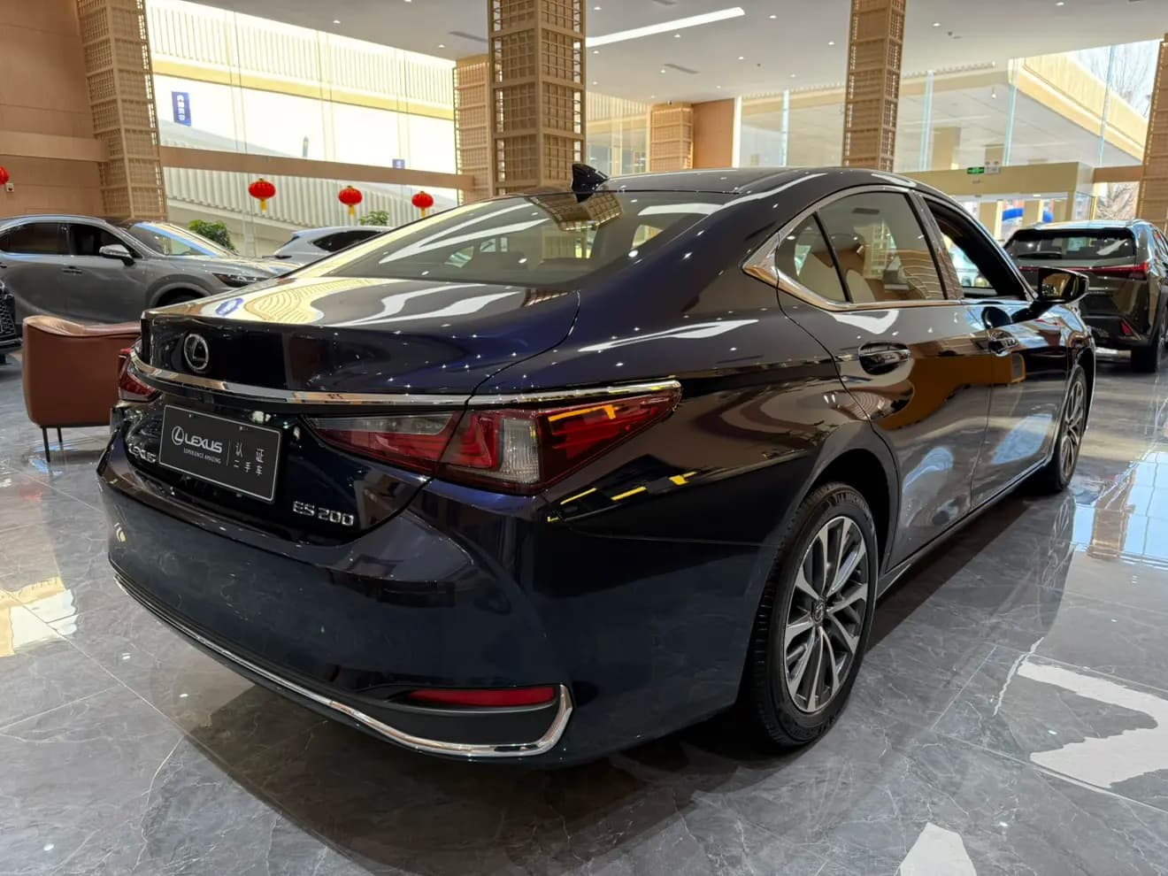 Lexus ES 2024 г. 23000 км. — фото 3