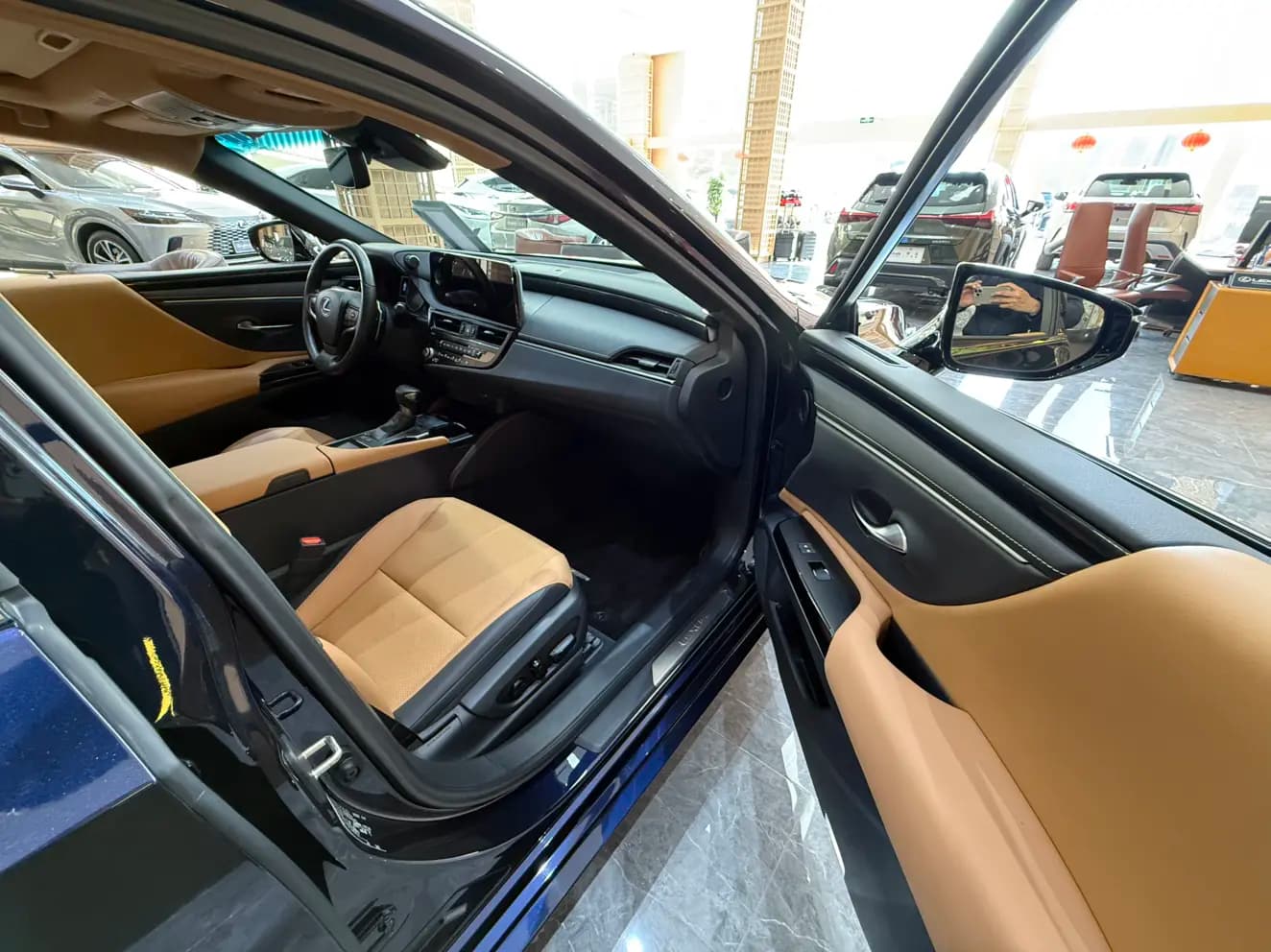 Lexus ES 2024 г. 23000 км. — фото 10