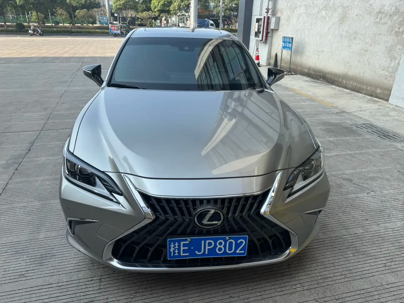 Lexus ES 2022 г. 70000 км. — фото 2