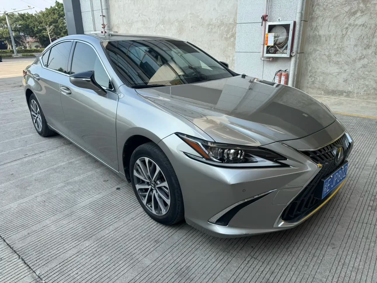 Lexus ES 2022 г. 70000 км. — фото 3