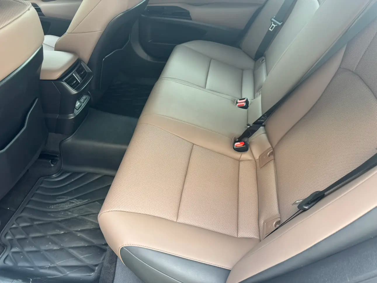 Lexus ES 2022 г. 70000 км. — фото 7