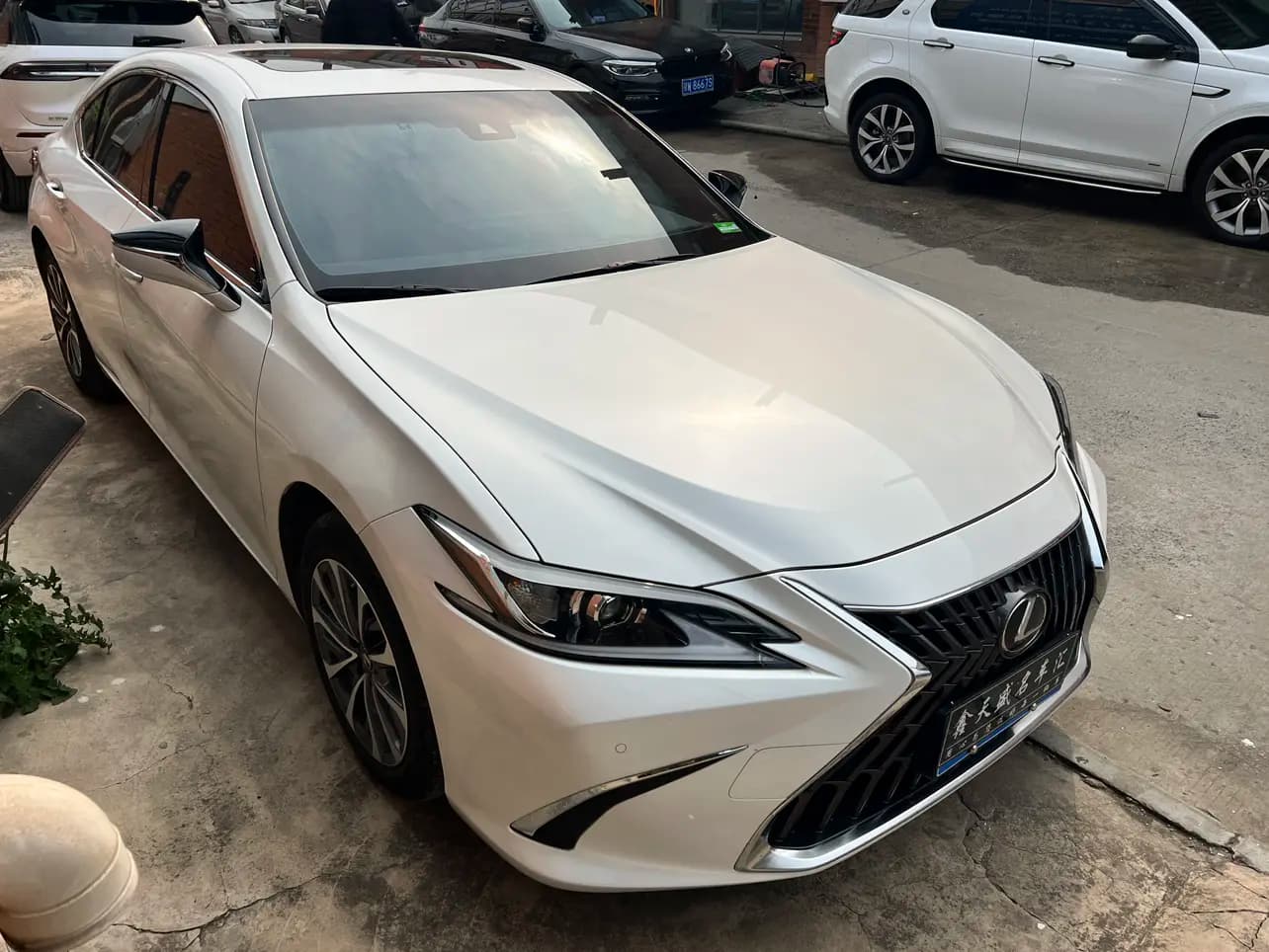 Lexus ES 2024 г. 10000 км. — фото 3