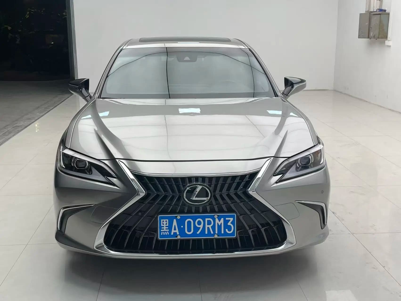Lexus ES 2024 г. 22800 км. — фото 2