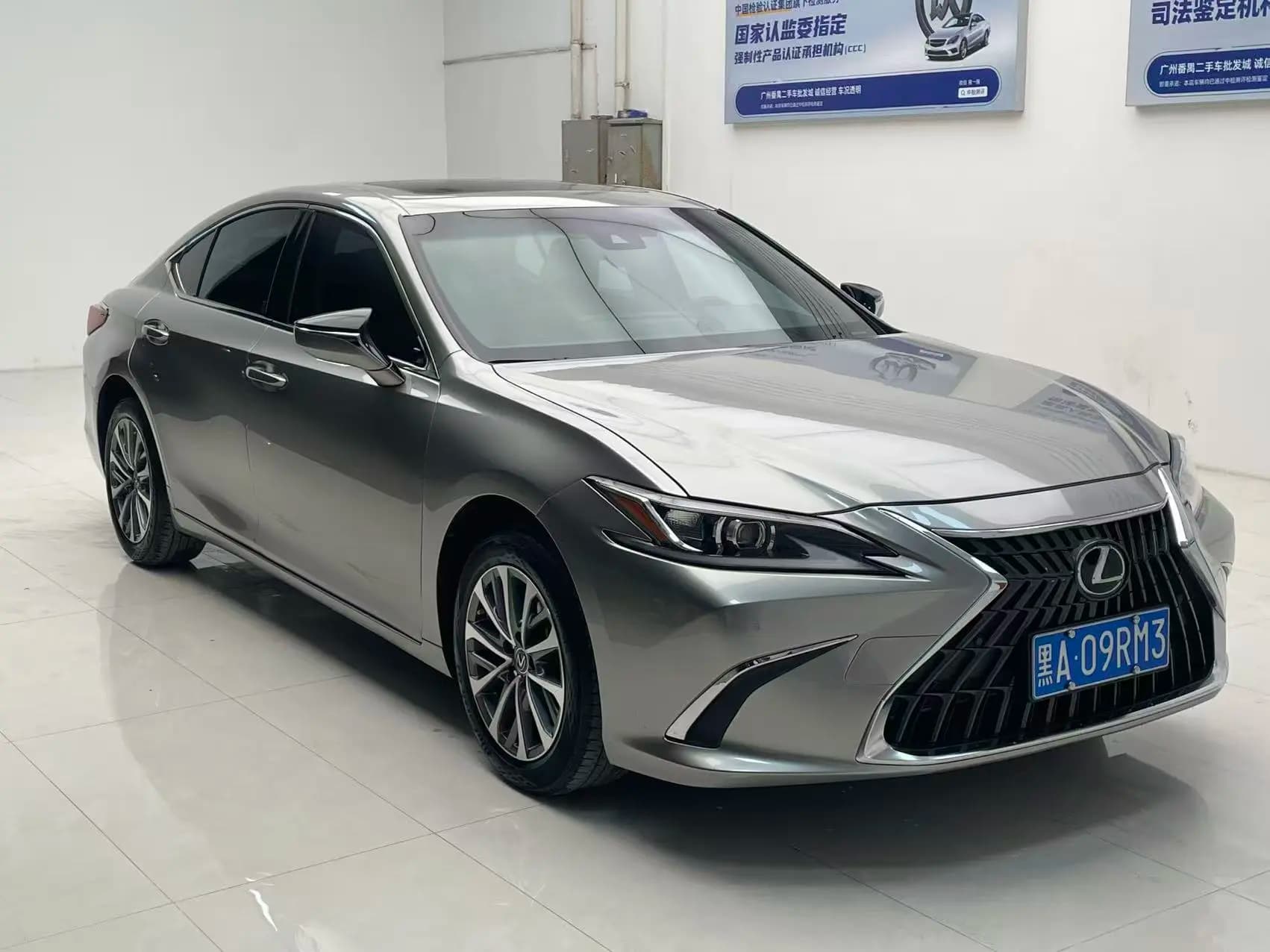 Lexus ES 2024 г. 22800 км. — фото 3
