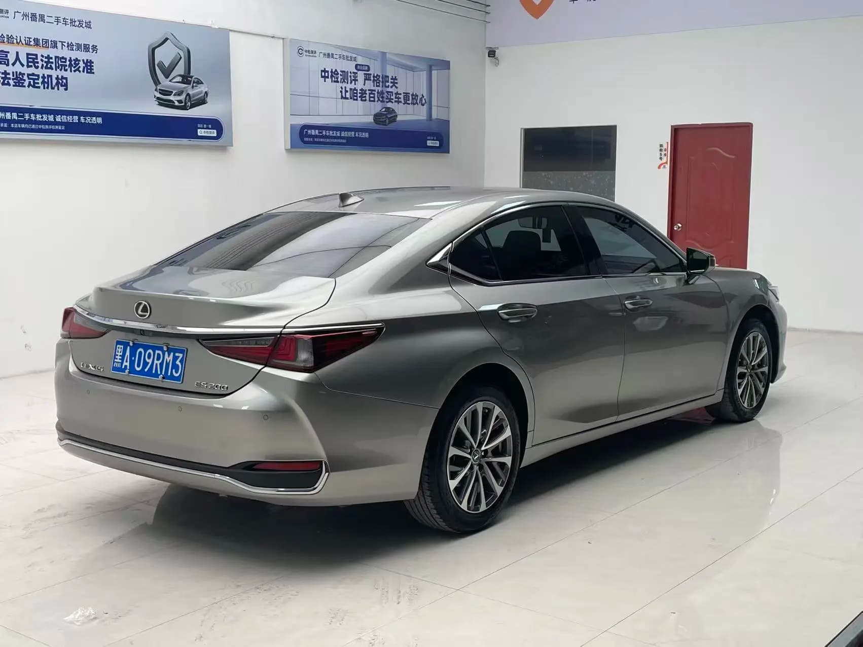 Lexus ES 2024 г. 22800 км. — фото 6