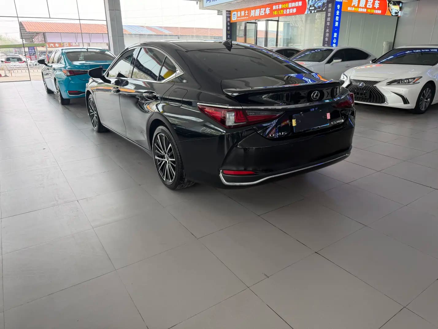 Lexus ES 2024 г. 25000 км. — фото 4