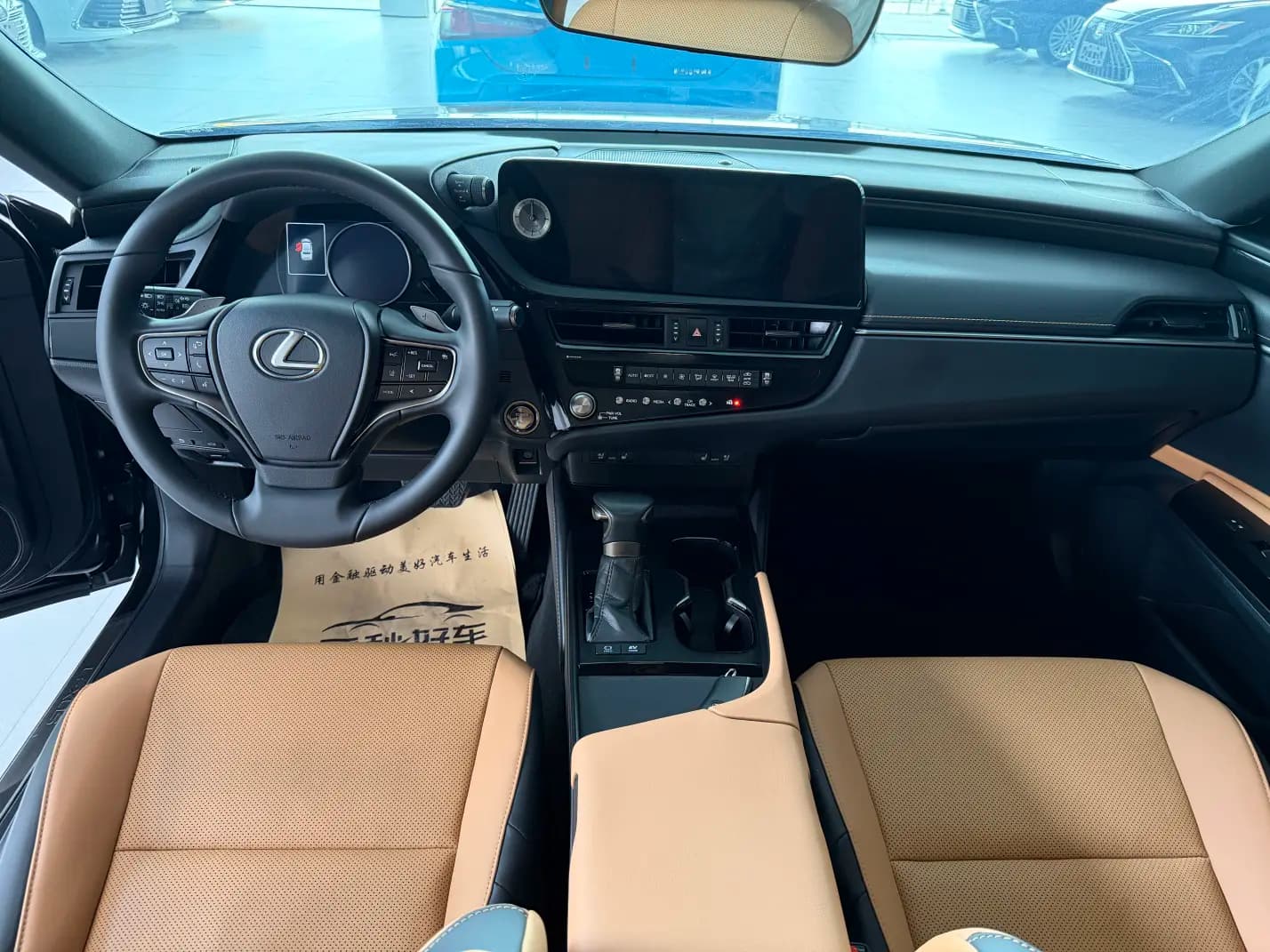 Lexus ES 2024 г. 25000 км. — фото 6