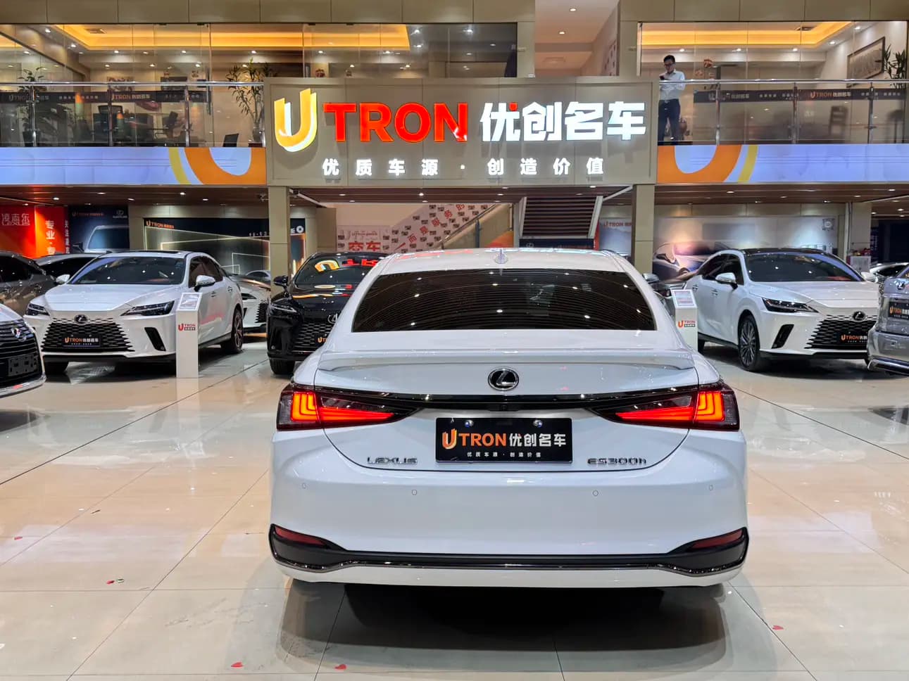 Lexus ES 2024 г. 50300 км. — фото 4