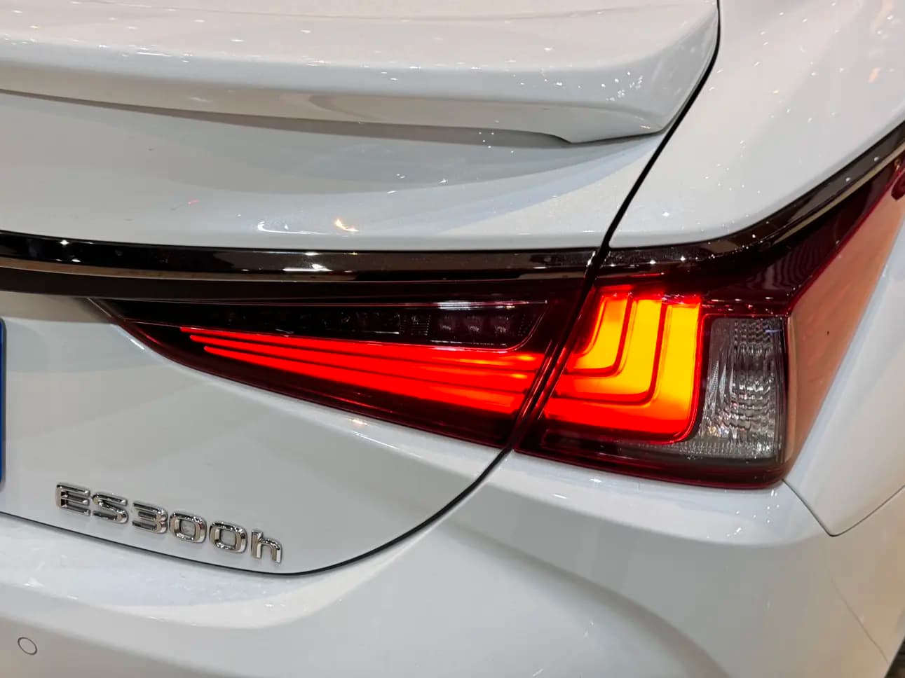 Lexus ES 2024 г. 50300 км. — фото 6