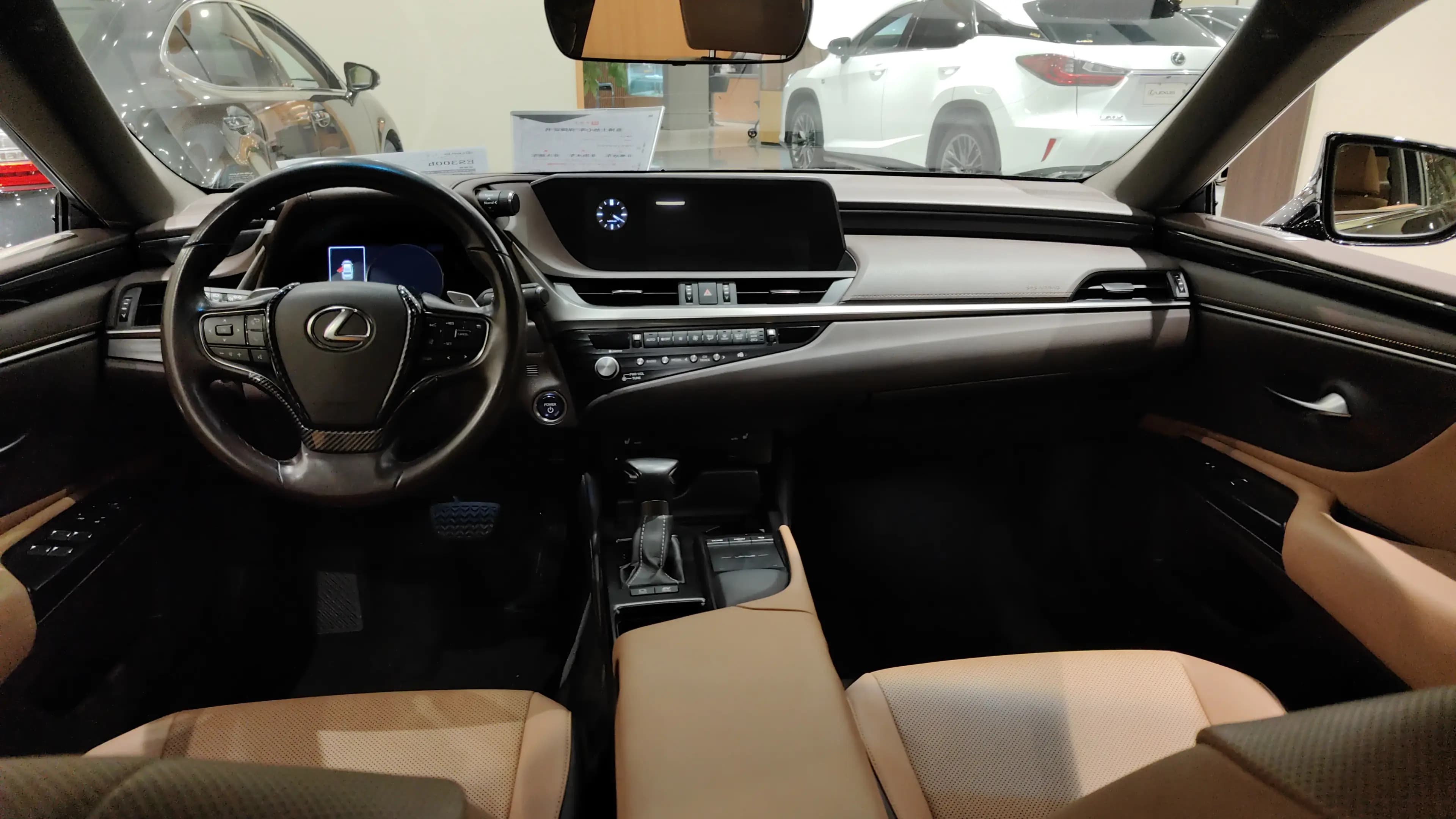 Lexus ES 2021 г. 61000 км. — фото 4