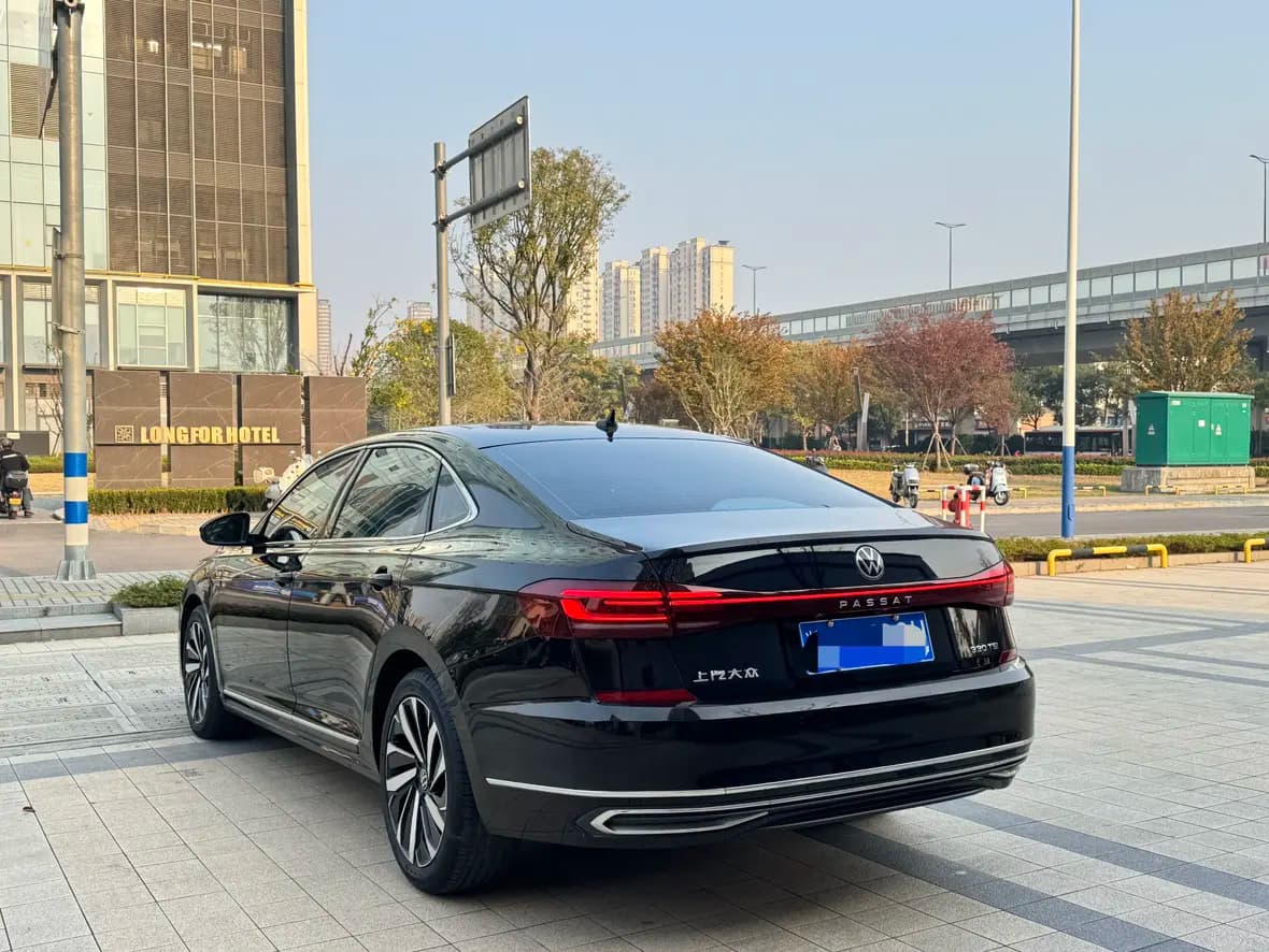 Volkswagen Passat 2023 г. 20046 км. — фото 4