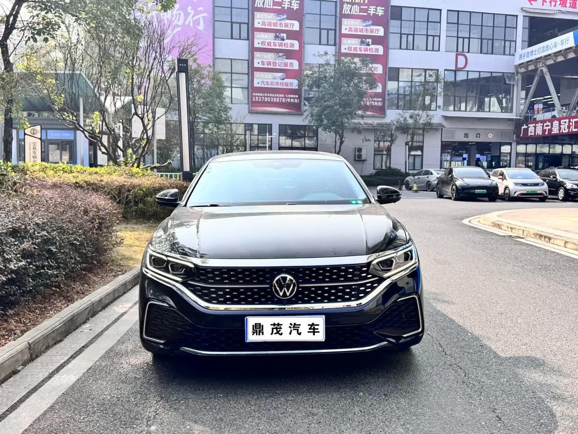 Volkswagen Passat 2023 г. 37047 км. — фото 2
