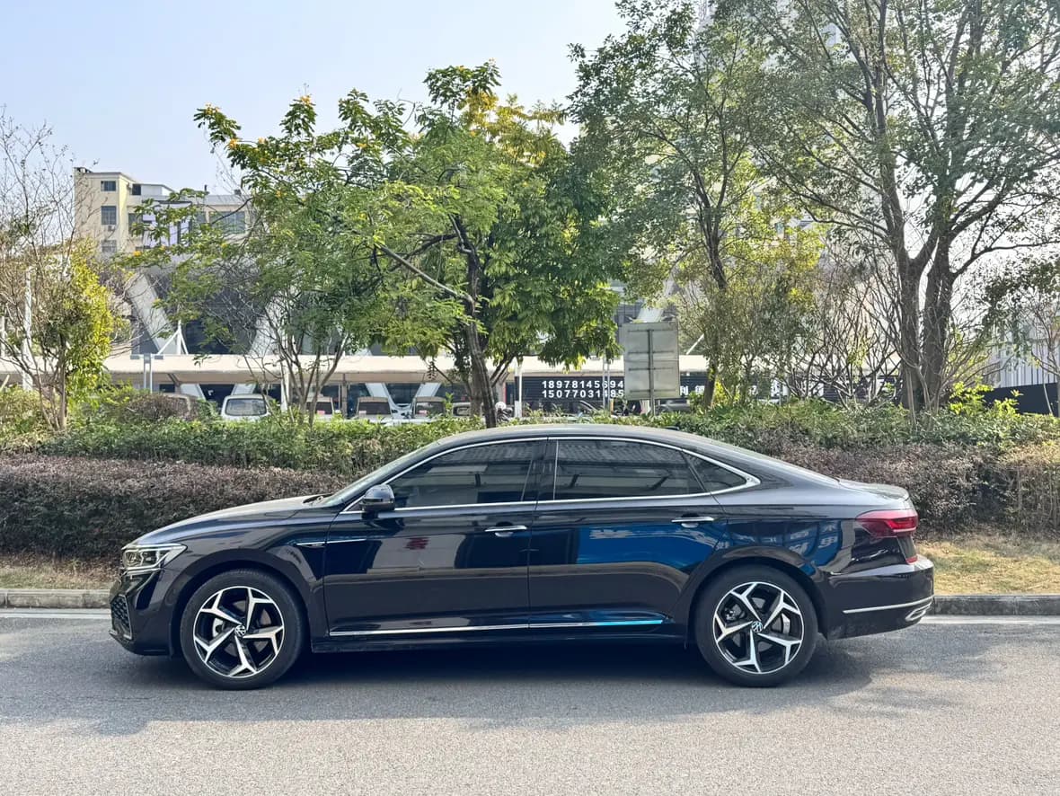 Volkswagen Passat 2023 г. 37047 км. — фото 3
