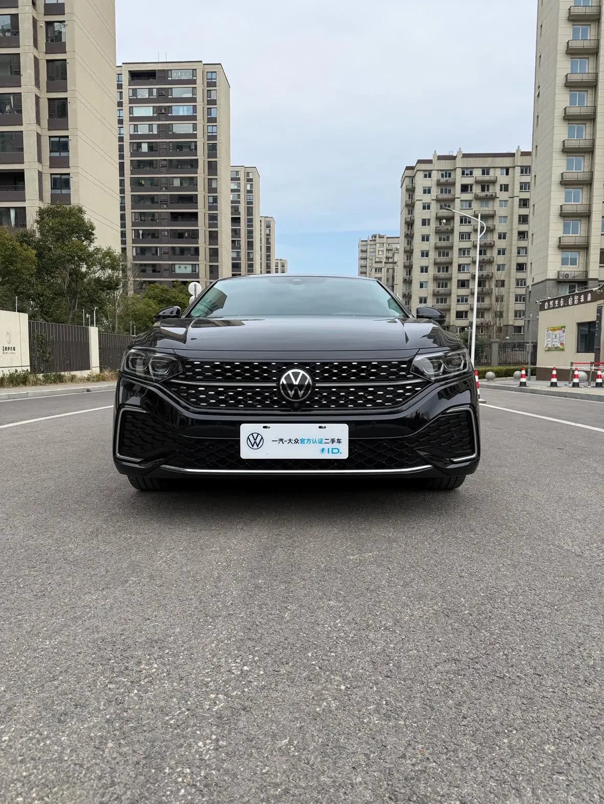 Volkswagen Passat 2023 г. 54048 км. — фото 2