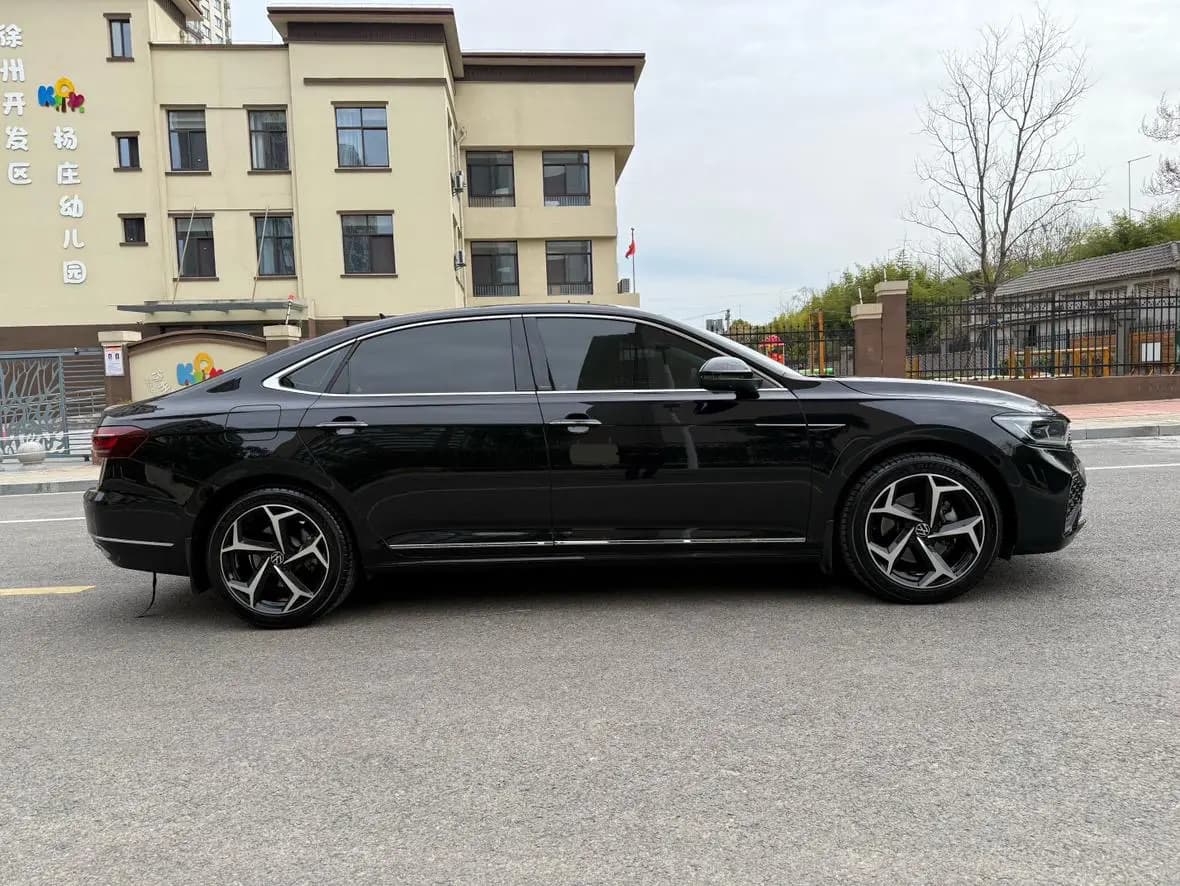 Volkswagen Passat 2023 г. 54048 км. — фото 5