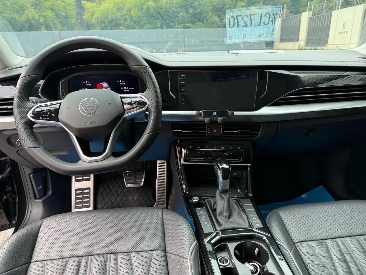 Volkswagen Passat 2023 г. 54048 км. — фото 8
