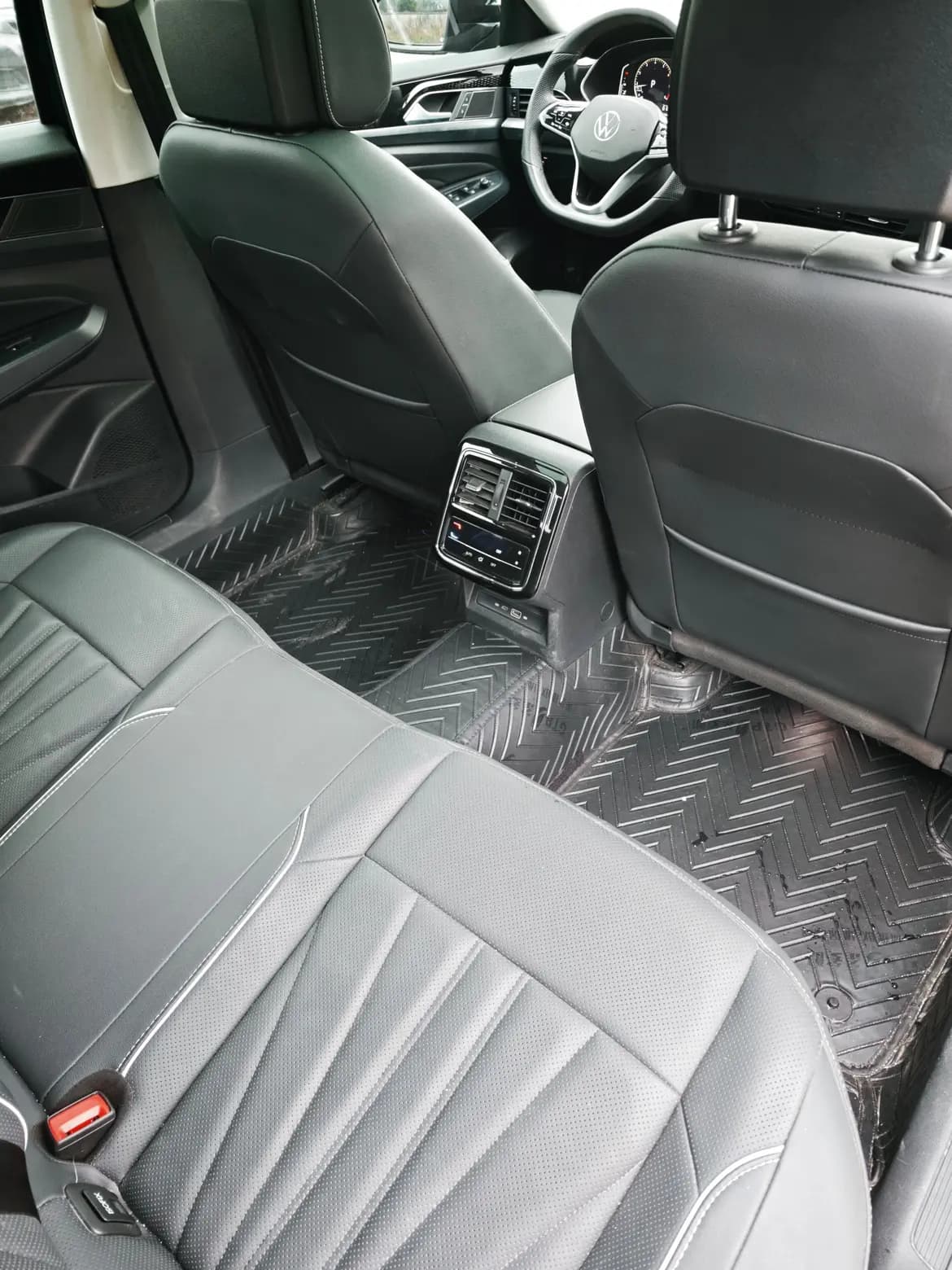 Volkswagen Passat 2024 г. 30049 км. — фото 14