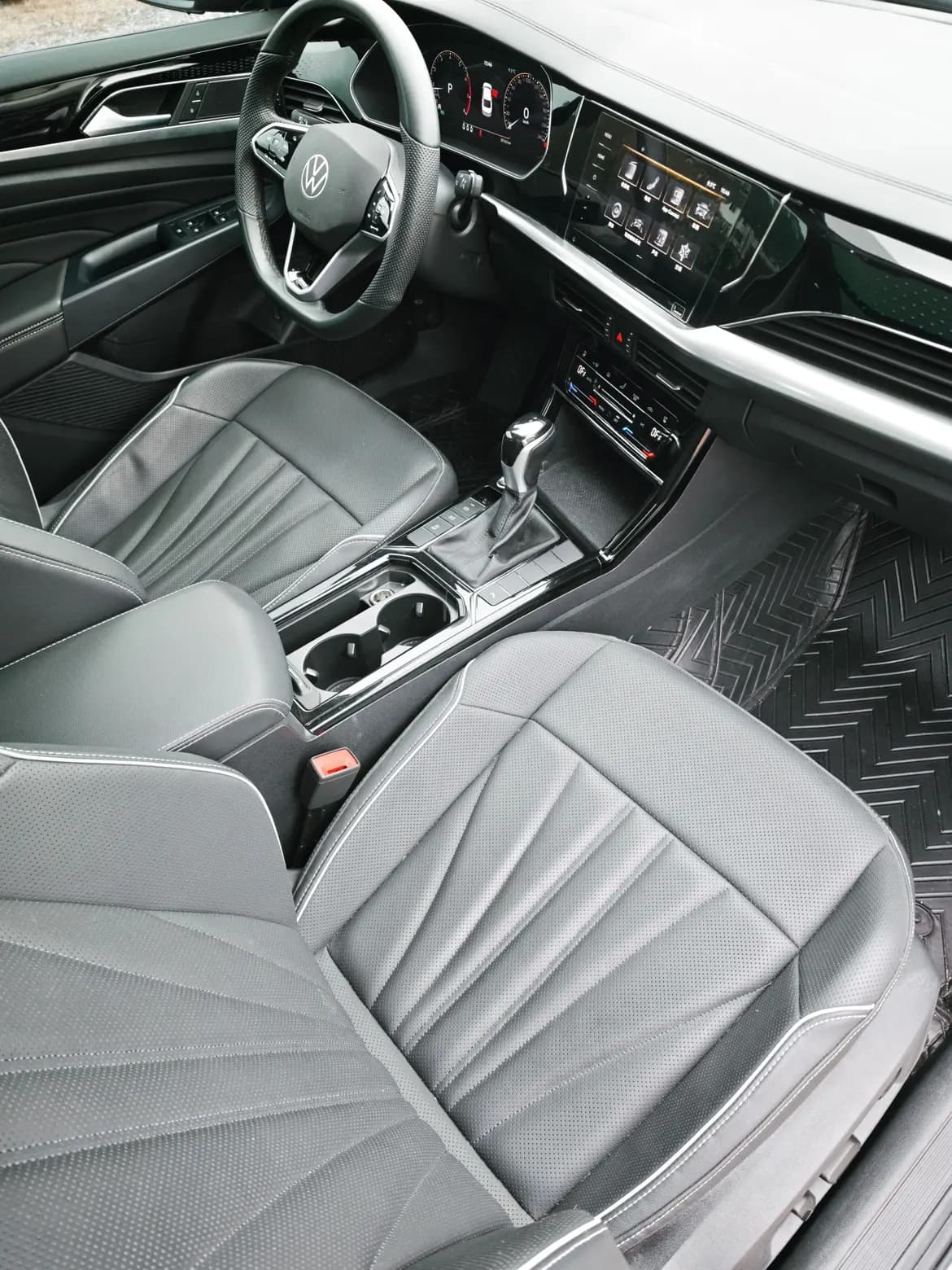 Volkswagen Passat 2024 г. 30049 км. — фото 16