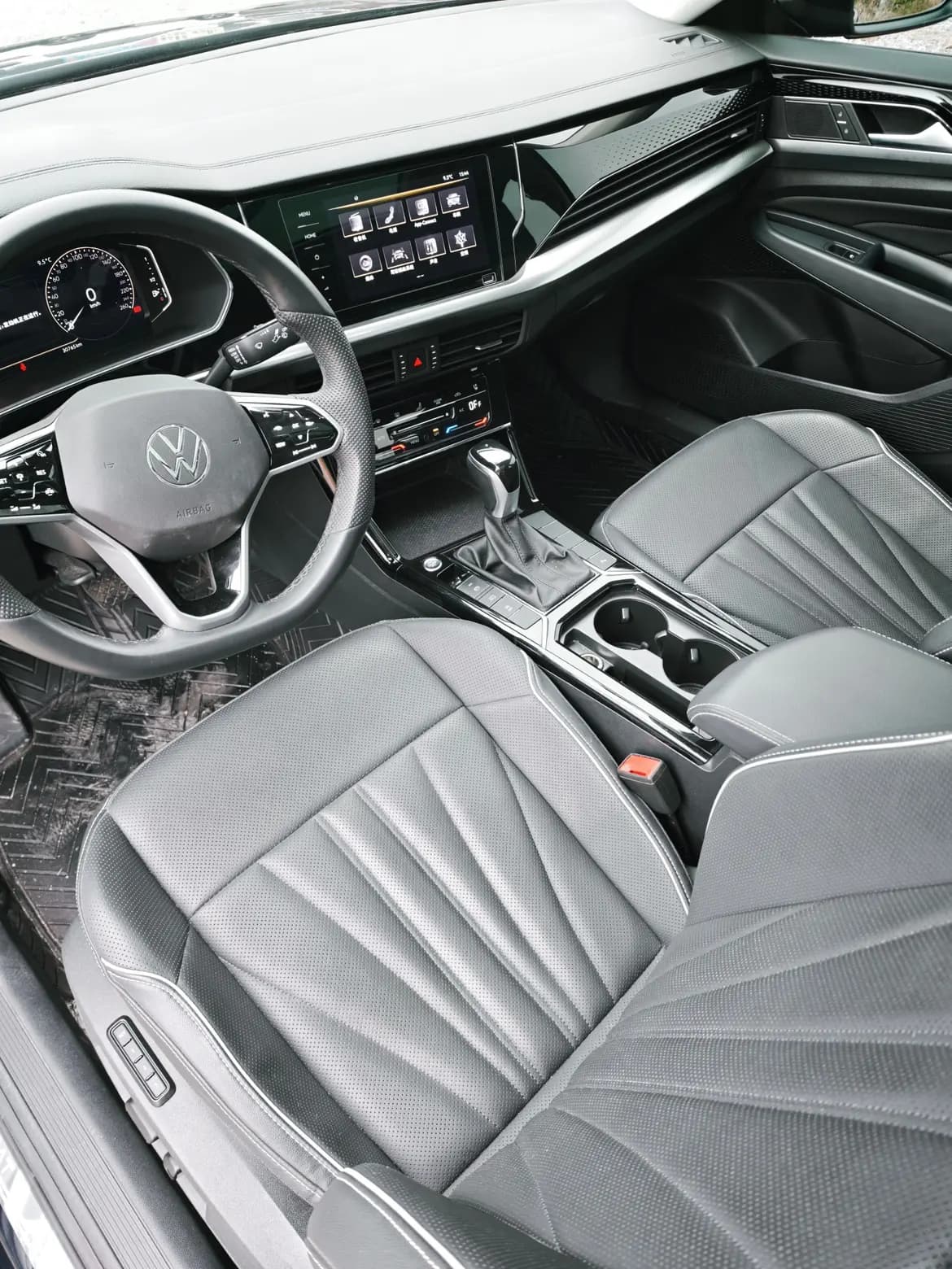 Volkswagen Passat 2024 г. 30049 км. — фото 7