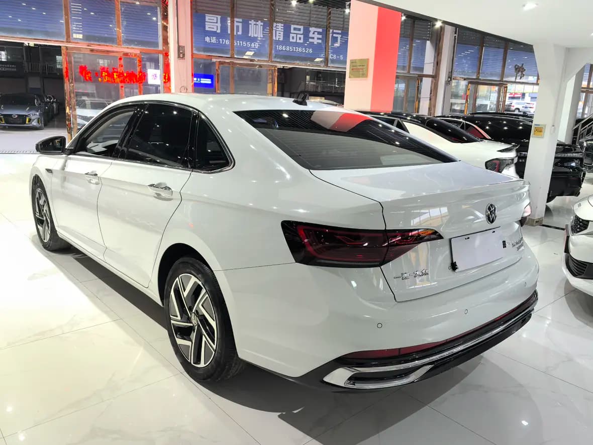 Volkswagen Sagitar 2023 г. 27000 км. — фото 4