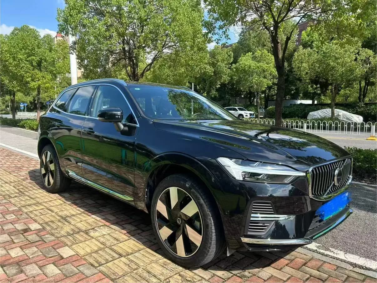 Volvo XC60 PHEV 2024 г. 5022 км. — фото 3