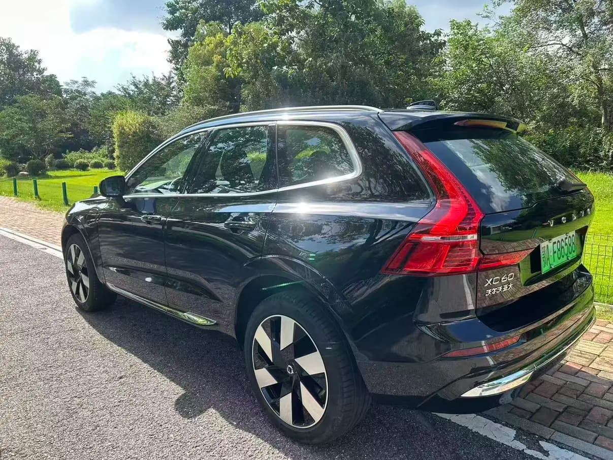 Volvo XC60 PHEV 2024 г. 5022 км. — фото 4