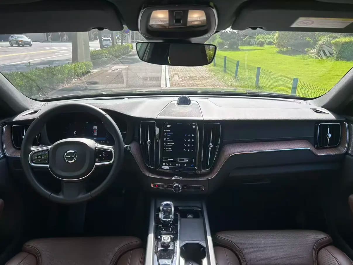 Volvo XC60 PHEV 2024 г. 5022 км. — фото 6