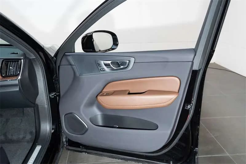 Volvo XC60 PHEV 2025 г. 8823 км. — фото 6