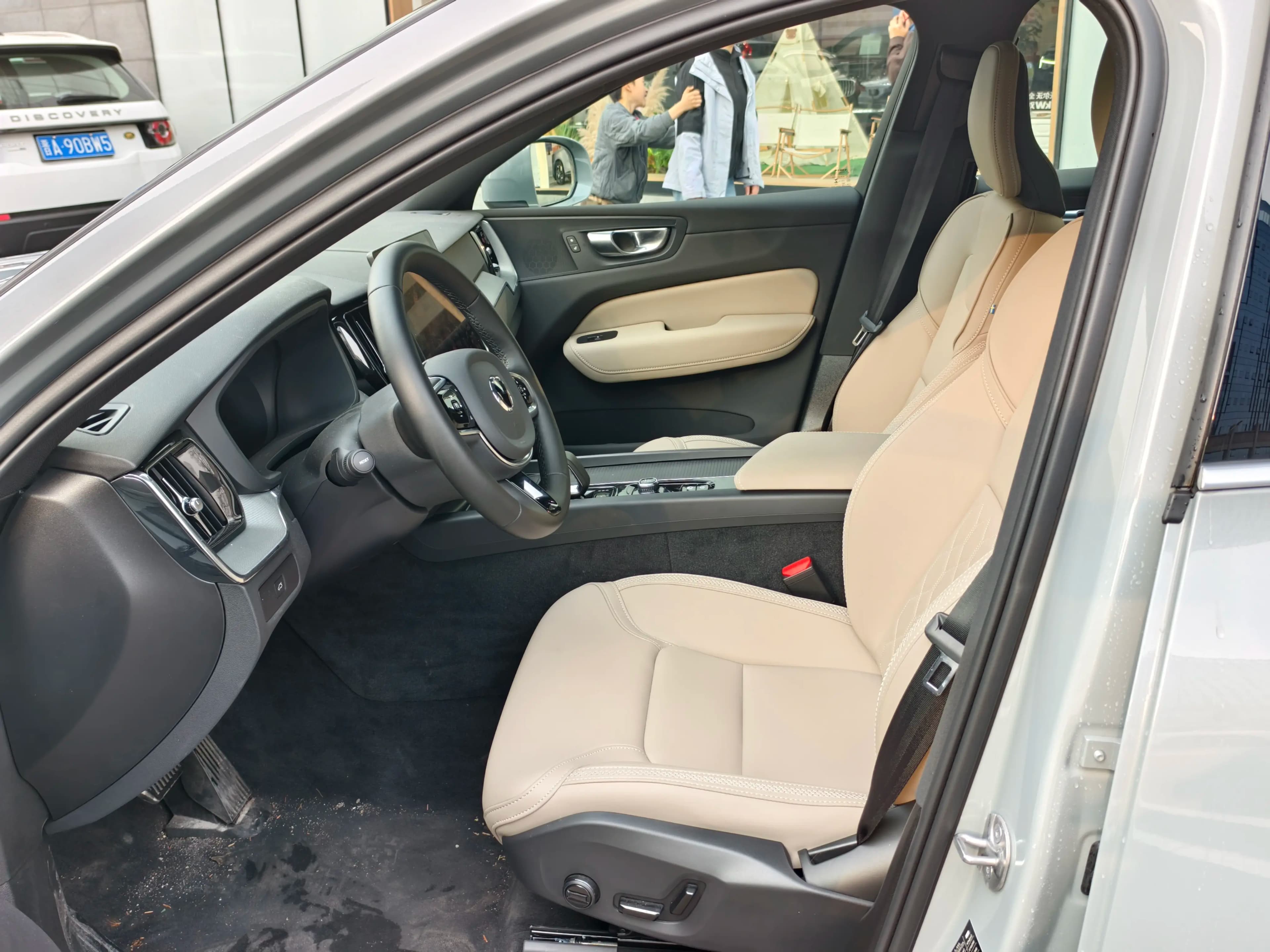 Volvo XC60 2025 г. 5000 км. — фото 11