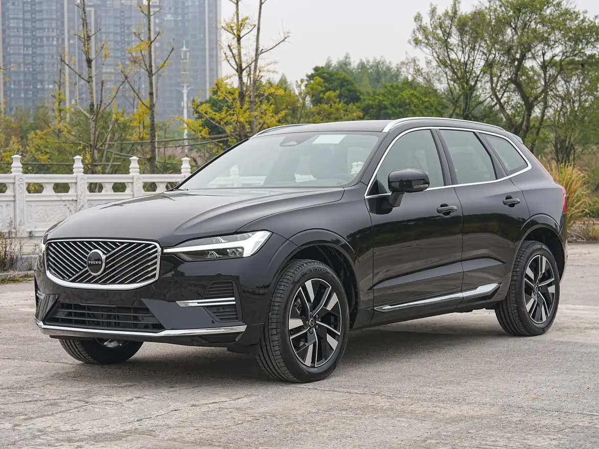 Volvo XC60 2.0 B5 4WD AT (249 л.с.) 2025 г. 101 км