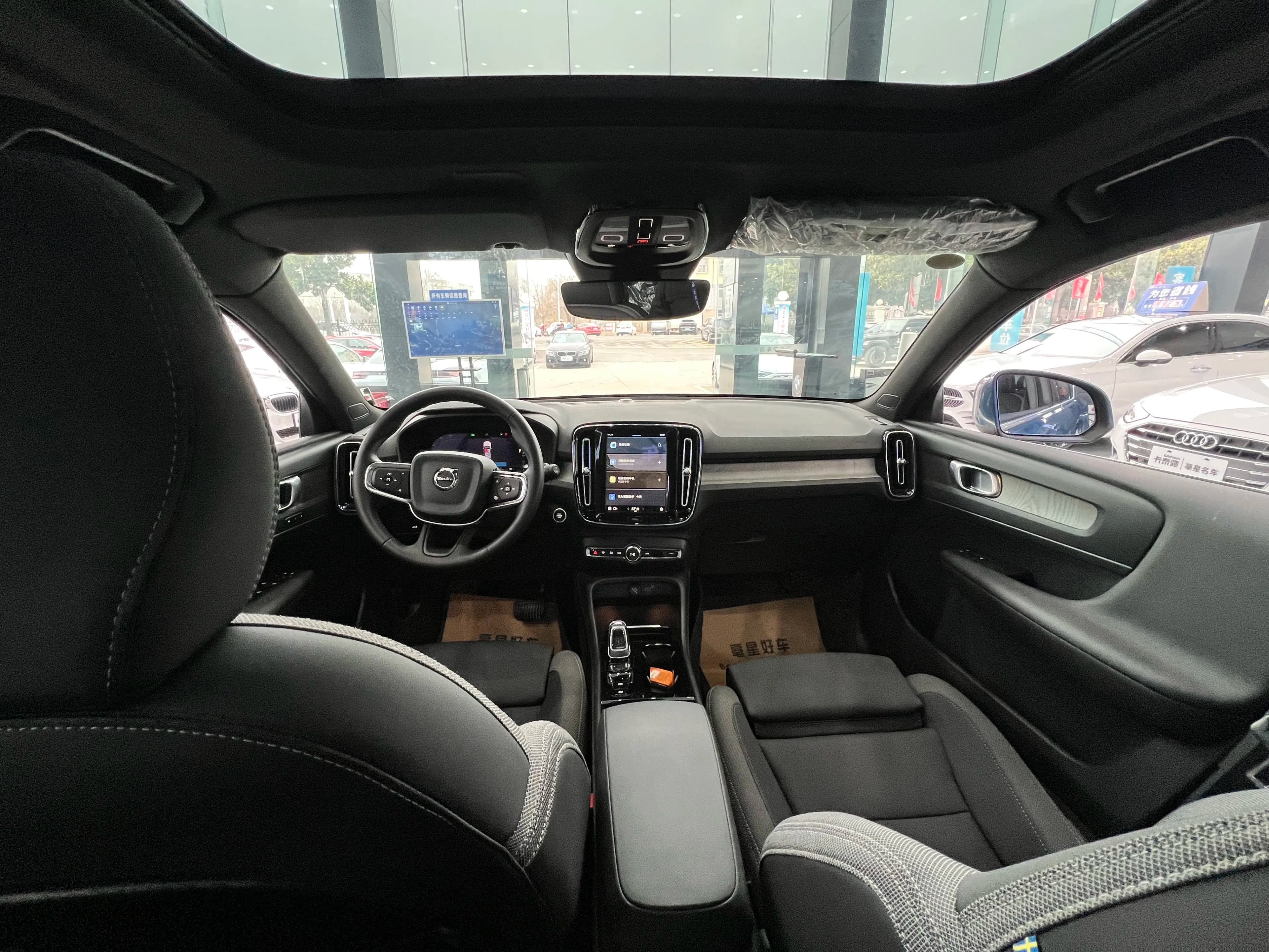 Volvo XC40 2025 г. 8029 км. — фото 14
