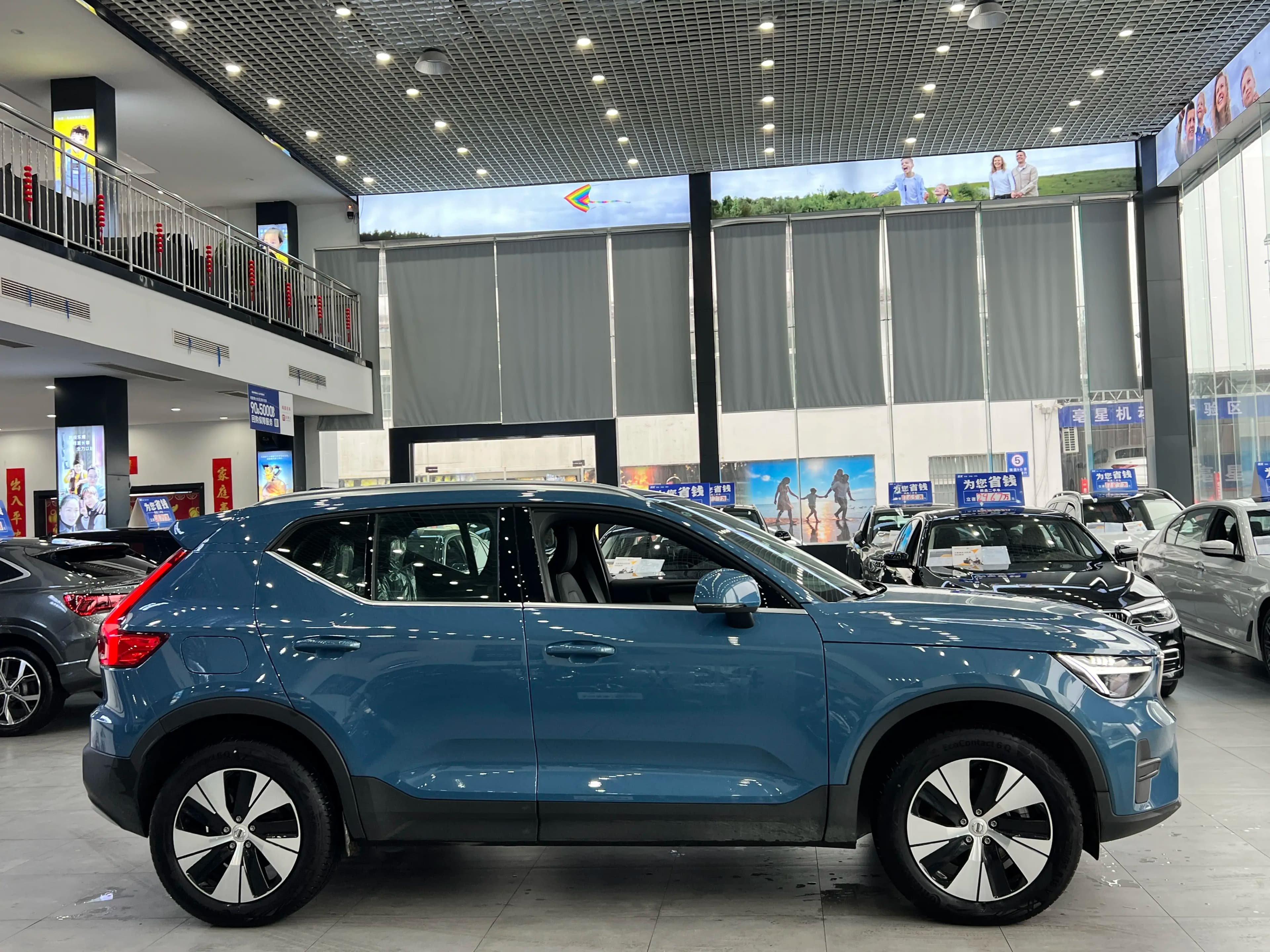 Volvo XC40 2025 г. 8029 км. — фото 4