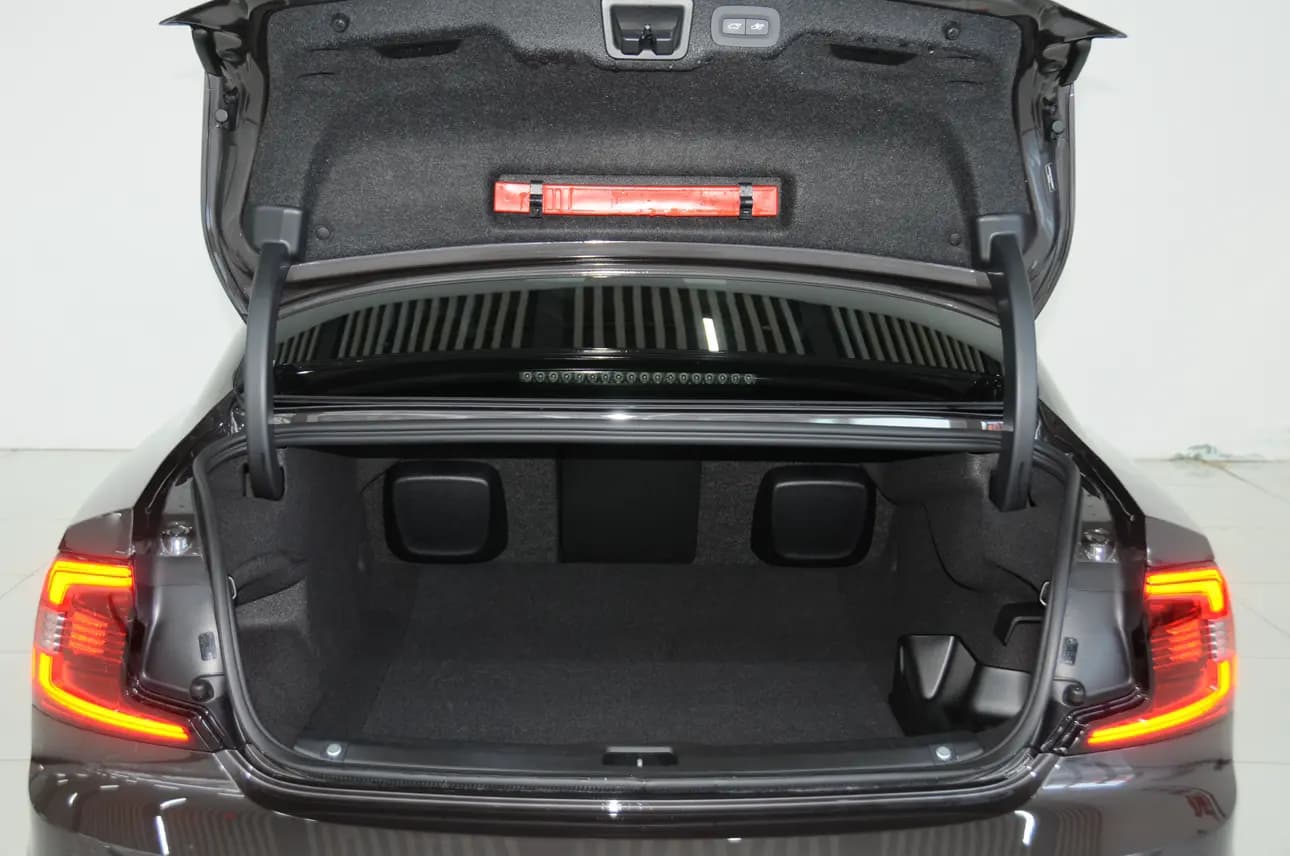 Volvo S90 PHEV 2024 г. 5815 км. — фото 12