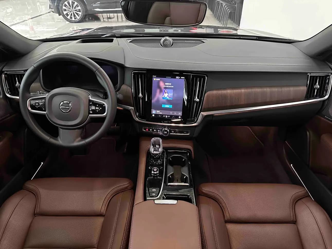 Volvo S90 PHEV 2024 г. 5815 км. — фото 5