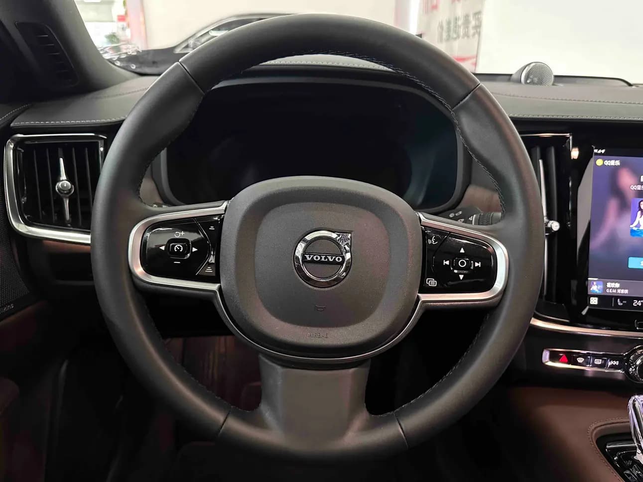 Volvo S90 PHEV 2024 г. 5815 км. — фото 7