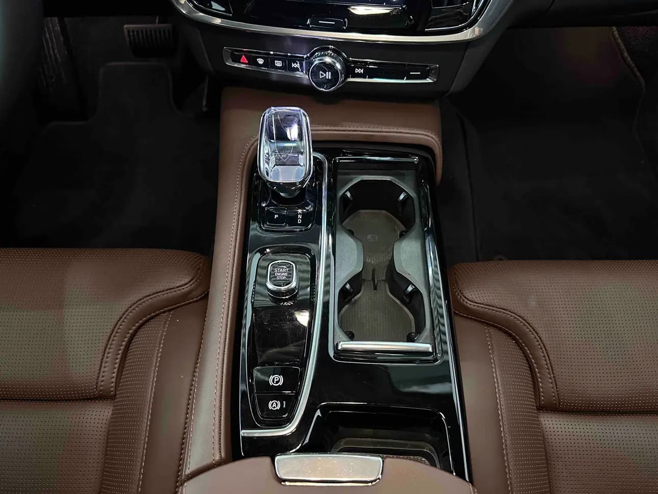 Volvo S90 PHEV 2024 г. 5815 км. — фото 8