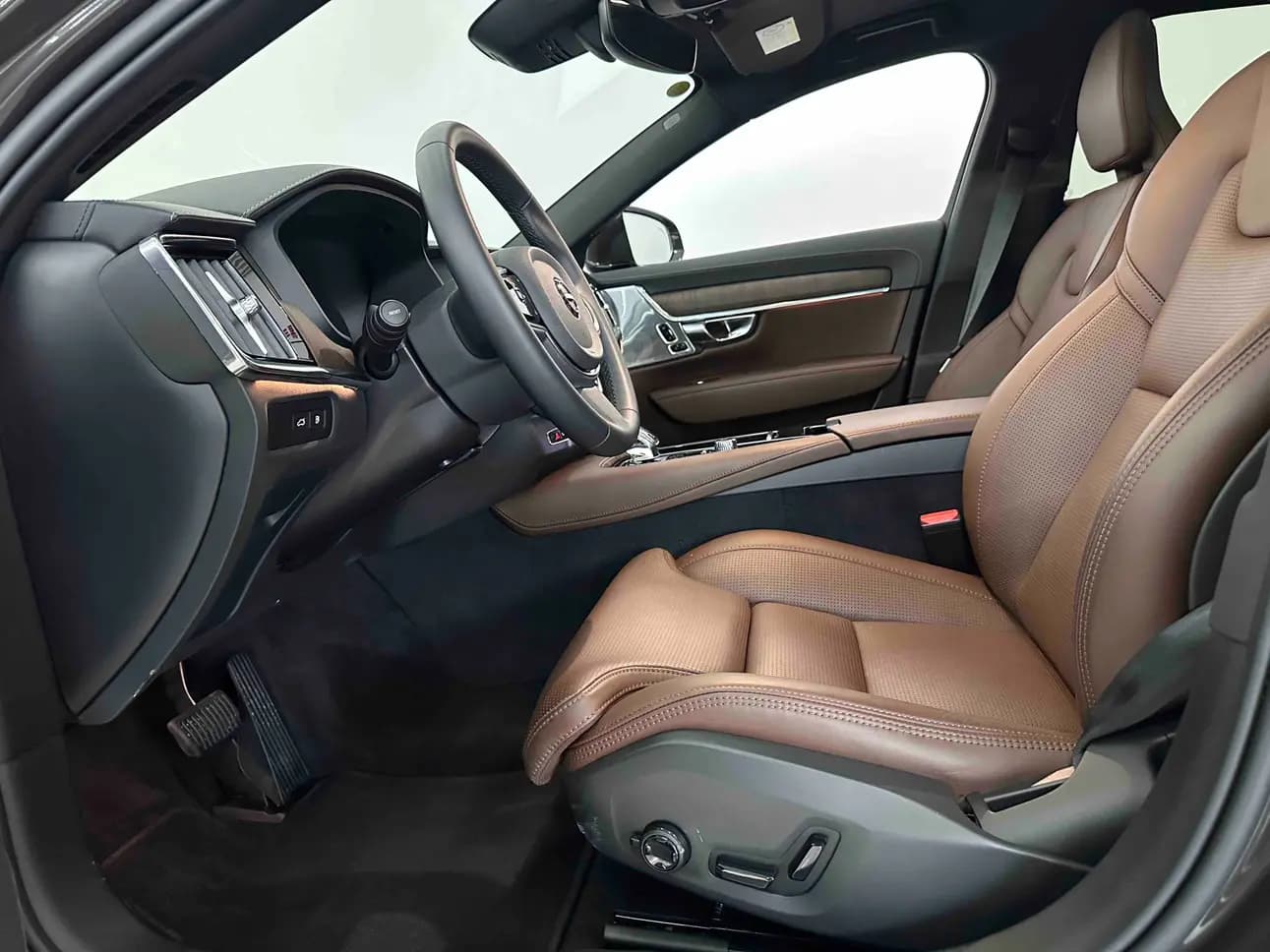 Volvo S90 PHEV 2024 г. 5815 км. — фото 9