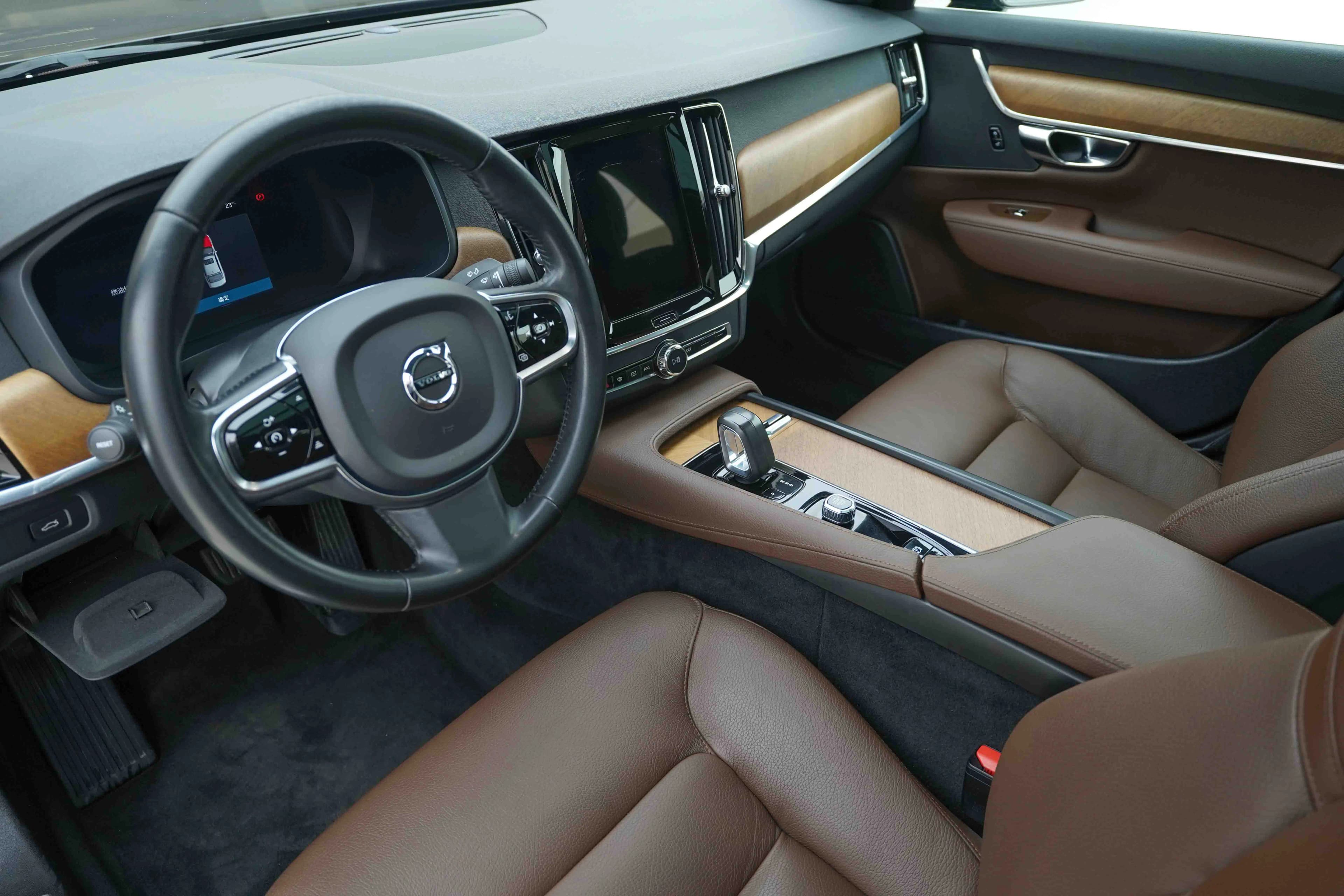 Volvo S90 2021 г. 108111 км. — фото 12