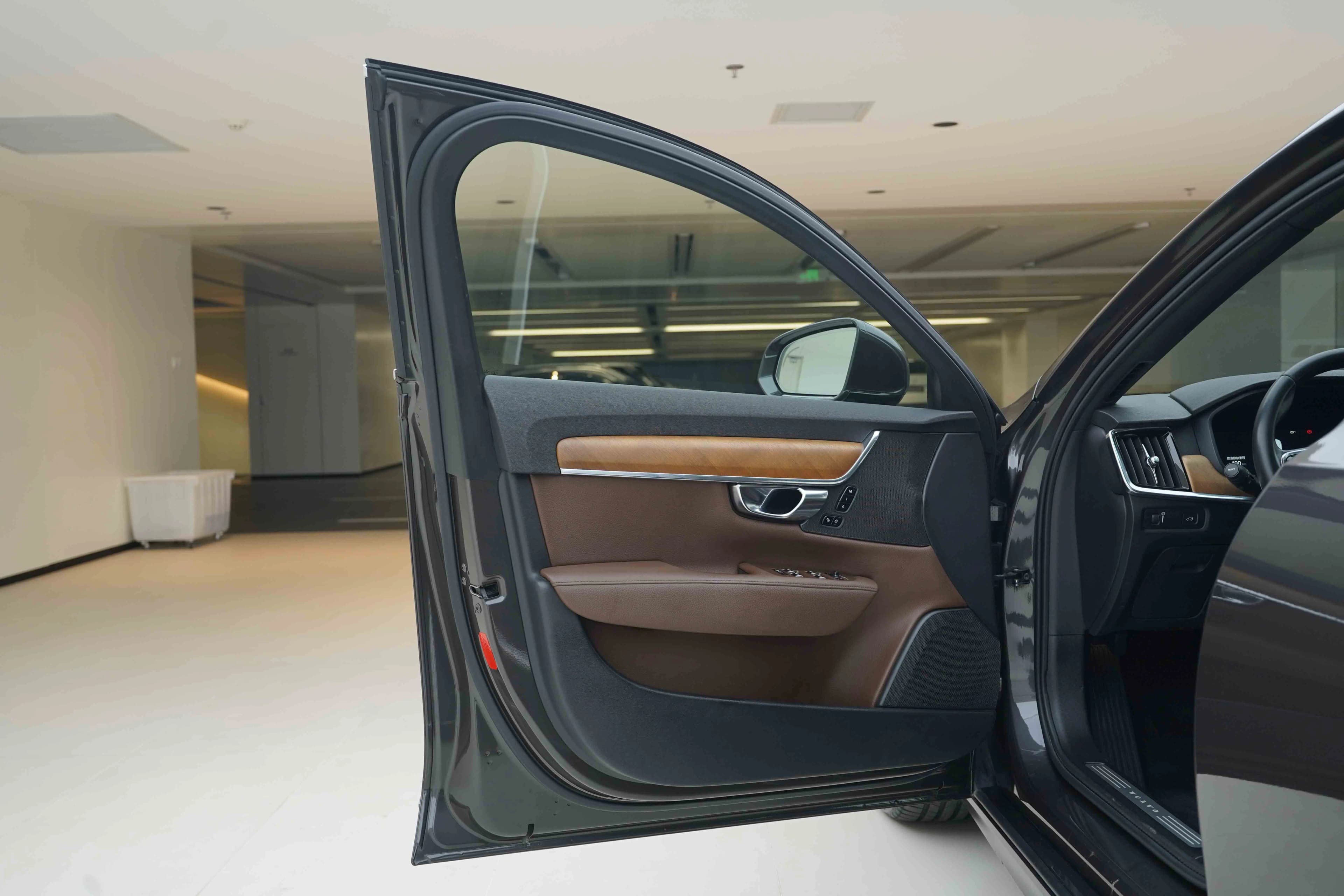 Volvo S90 2021 г. 108111 км. — фото 15