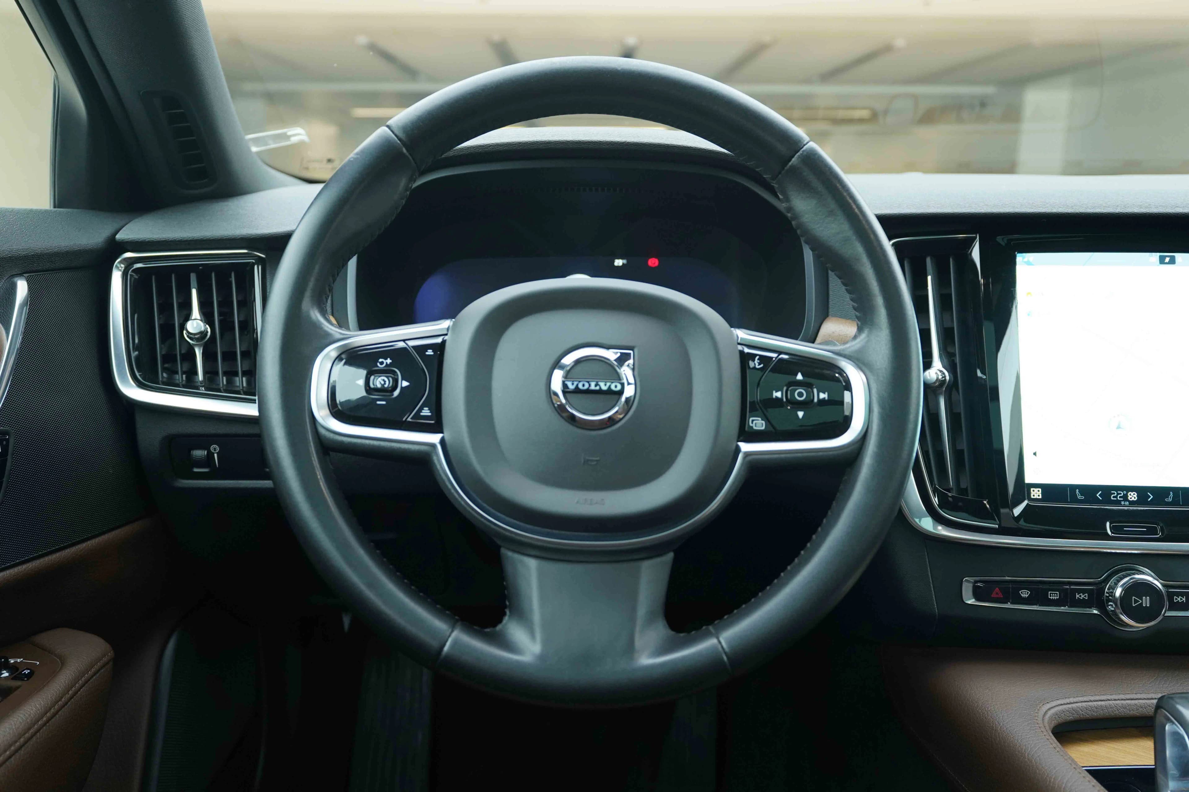 Volvo S90 2021 г. 108111 км. — фото 10