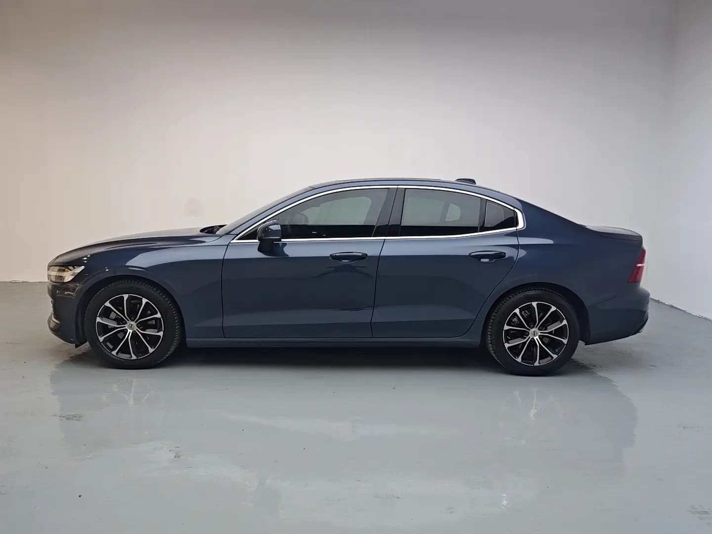 Volvo S60 2022 г. 60409 км. — фото 4