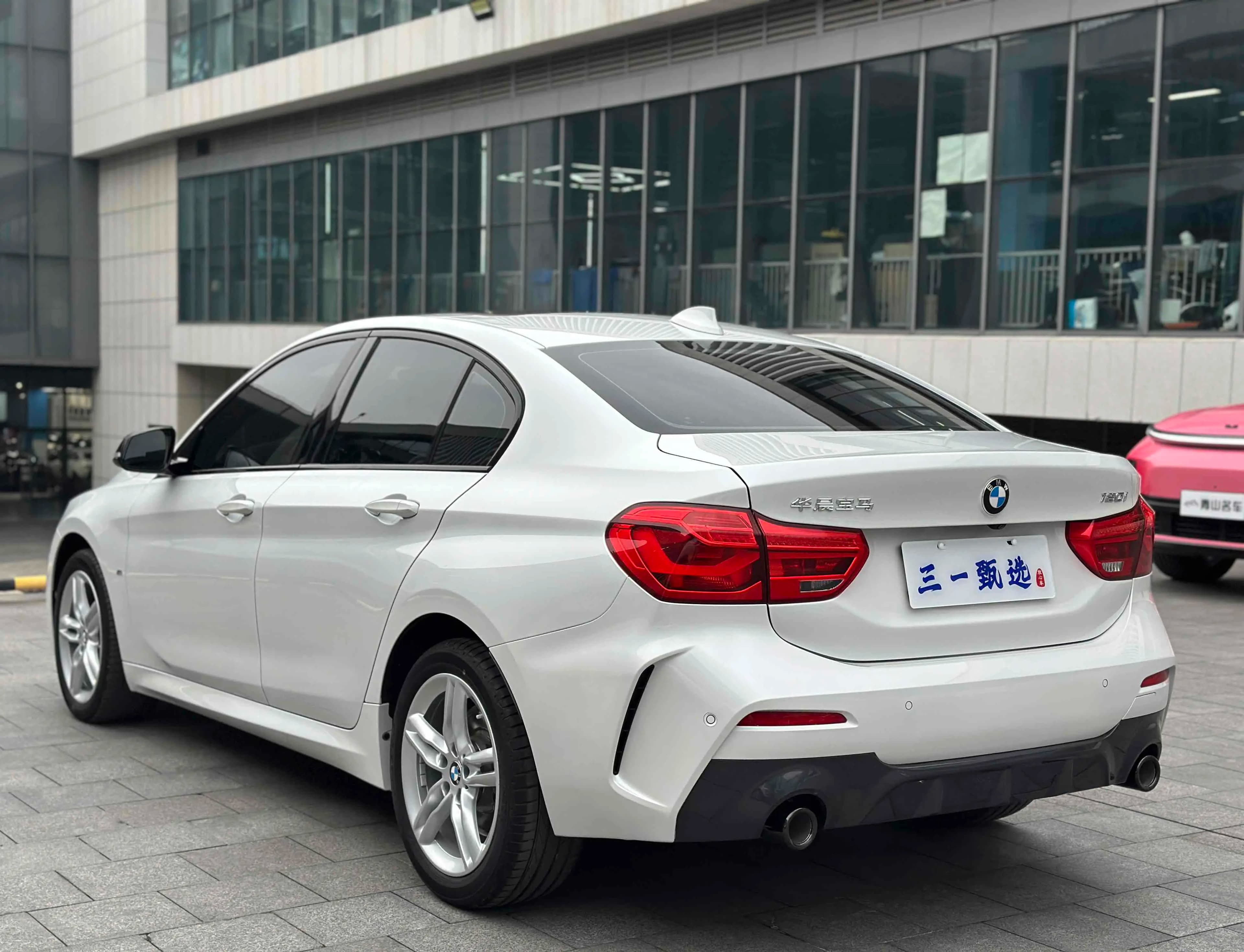 BMW 1 Series 2022 г. 34084 км. — фото 4