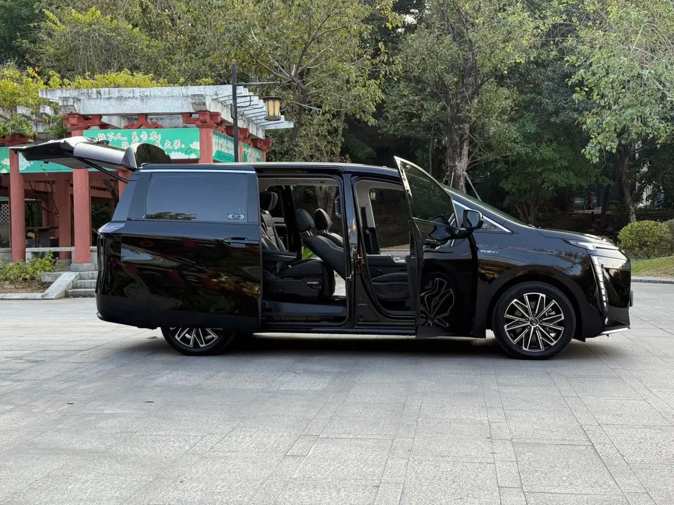 GAC Trumpchi E8 PHEV 2024 г. 19013 км. — фото 7