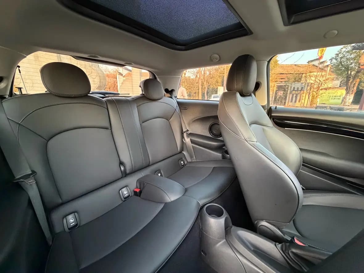 MINI  2021 г. 27004 км. — фото 13
