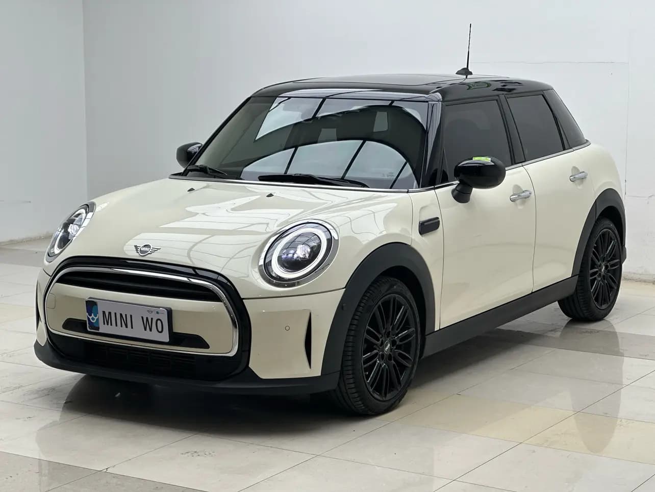 MINI 2022 г. 10001 км.