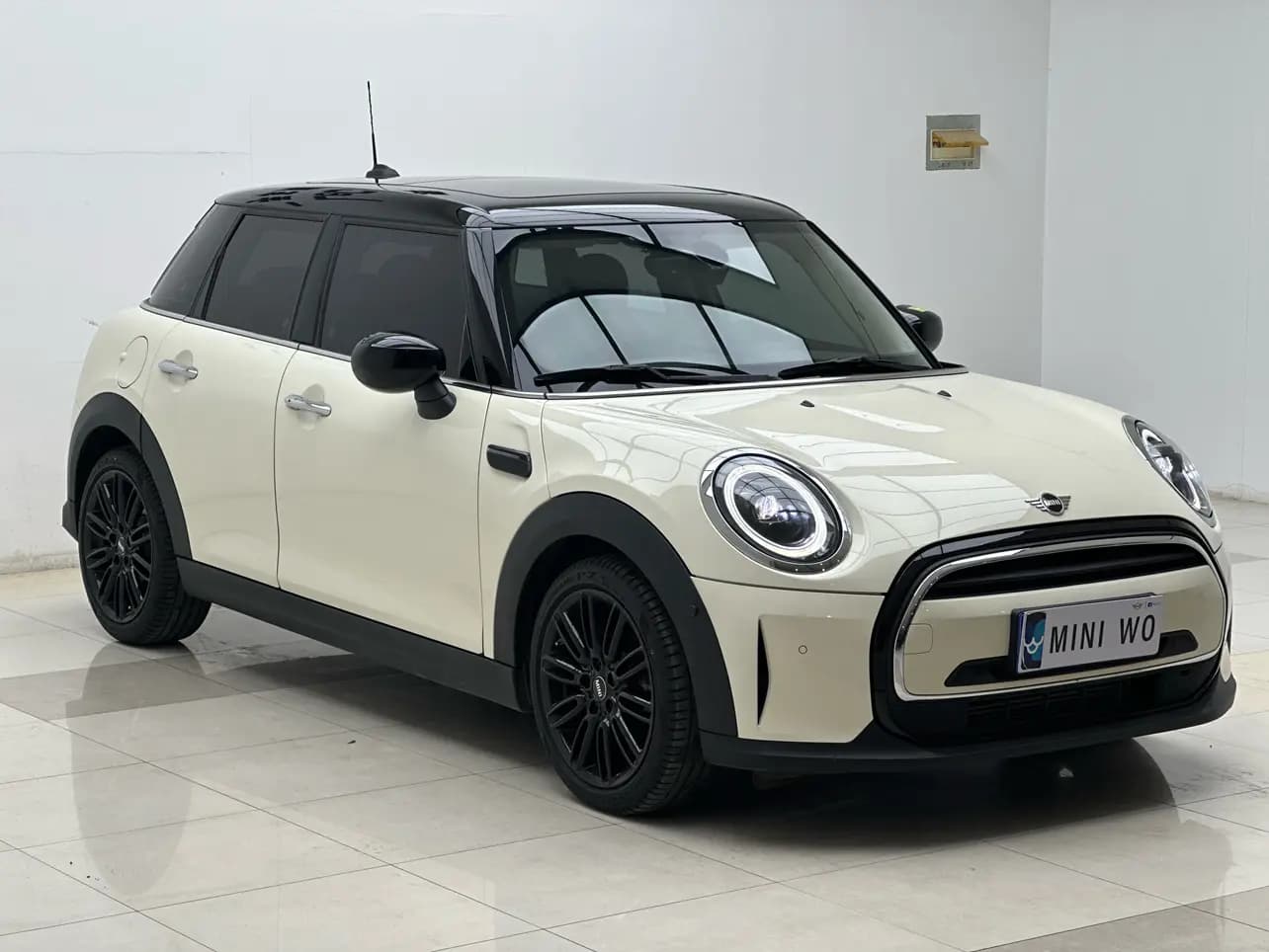 MINI  2022 г. 10001 км. — фото 3