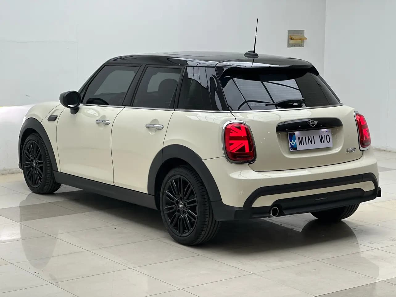 MINI  2022 г. 10001 км. — фото 4