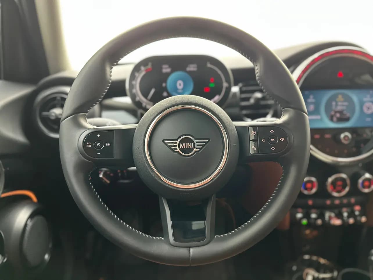 MINI  2022 г. 10001 км. — фото 8