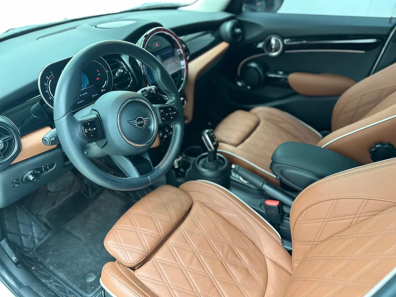 MINI  2022 г. 10001 км. — фото 9