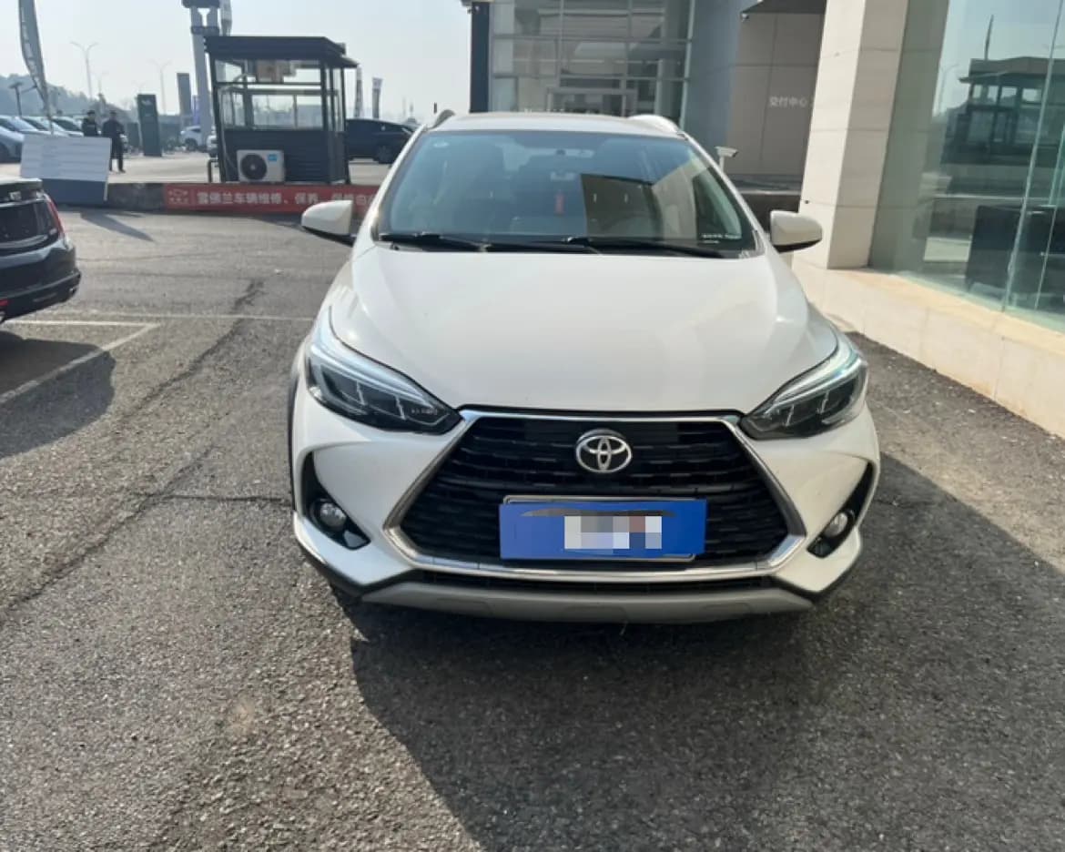 Toyota Yaris L 2023 г. 16941 км. — фото 2